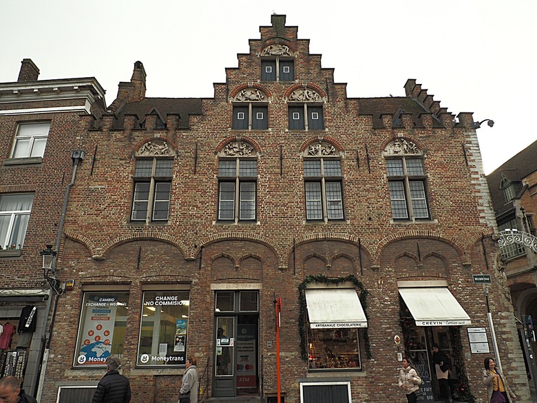 布魯日大廣場(Grote Markt)、大鐘樓(Belfort) 、市政廳(Stadhuis Brugge) 、玫瑰碼頭(Rosary Quay) 、聖母教堂(Onze-Lieve-Vrouwekerk)、貝居安禮修道院(Begijnhofkapel),還有白酒淡菜 — 世界文化遺產 之 布魯日歷史中心(Historic Centre of Brugge) — 2023年冬季歐洲行旅 第五部