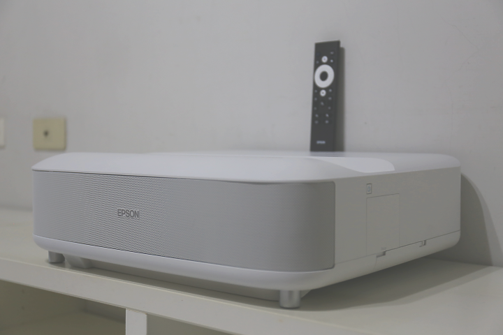 [電射大電視 體驗分享] 小宅也有大視界：Epson EH-LS650 給玩家一個溫柔的顯示設備