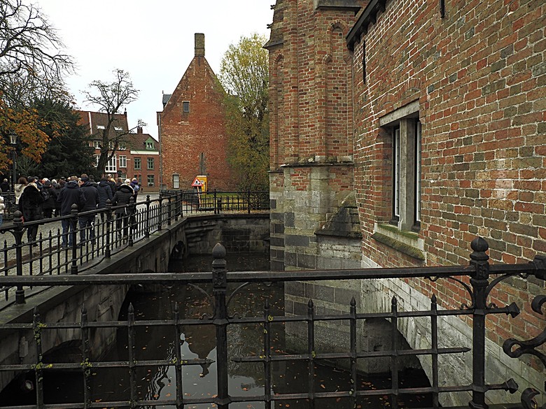 布魯日大廣場(Grote Markt)、大鐘樓(Belfort) 、市政廳(Stadhuis Brugge) 、玫瑰碼頭(Rosary Quay) 、聖母教堂(Onze-Lieve-Vrouwekerk)、貝居安禮修道院(Begijnhofkapel),還有白酒淡菜 — 世界文化遺產 之 布魯日歷史中心(Historic Centre of Brugge) — 2023年冬季歐洲行旅 第五部