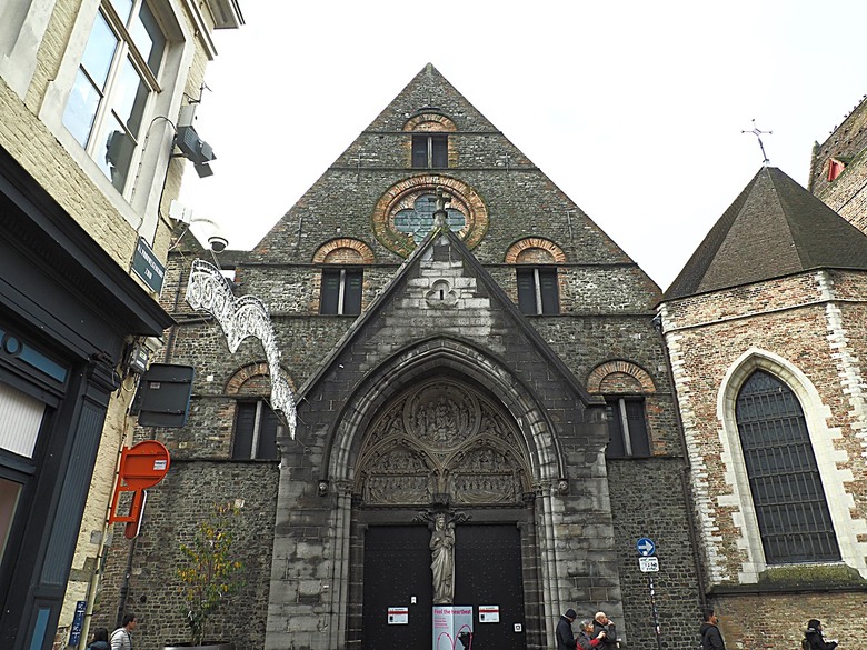 布魯日大廣場(Grote Markt)、大鐘樓(Belfort) 、市政廳(Stadhuis Brugge) 、玫瑰碼頭(Rosary Quay) 、聖母教堂(Onze-Lieve-Vrouwekerk)、貝居安禮修道院(Begijnhofkapel),還有白酒淡菜 — 世界文化遺產 之 布魯日歷史中心(Historic Centre of Brugge) — 2023年冬季歐洲行旅 第五部