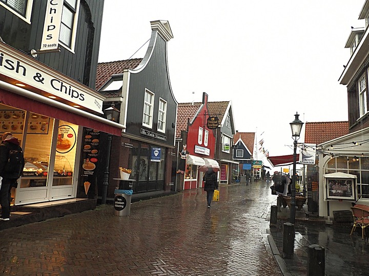 哈倫(Haarlem)市區、聖巴弗教堂(St.-Bavokerk)、桑斯安斯(Zaanse Schans)風車村、福倫丹(Volendam)午餐、羊角村(Giethoorn)遊船 — 荷蘭鄉間風光 — 2023年冬季歐洲行旅 第二部