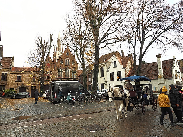 布魯日大廣場(Grote Markt)、大鐘樓(Belfort) 、市政廳(Stadhuis Brugge) 、玫瑰碼頭(Rosary Quay) 、聖母教堂(Onze-Lieve-Vrouwekerk)、貝居安禮修道院(Begijnhofkapel),還有白酒淡菜 — 世界文化遺產 之 布魯日歷史中心(Historic Centre of Brugge) — 2023年冬季歐洲行旅 第五部