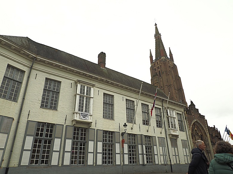 布魯日大廣場(Grote Markt)、大鐘樓(Belfort) 、市政廳(Stadhuis Brugge) 、玫瑰碼頭(Rosary Quay) 、聖母教堂(Onze-Lieve-Vrouwekerk)、貝居安禮修道院(Begijnhofkapel),還有白酒淡菜 — 世界文化遺產 之 布魯日歷史中心(Historic Centre of Brugge) — 2023年冬季歐洲行旅 第五部