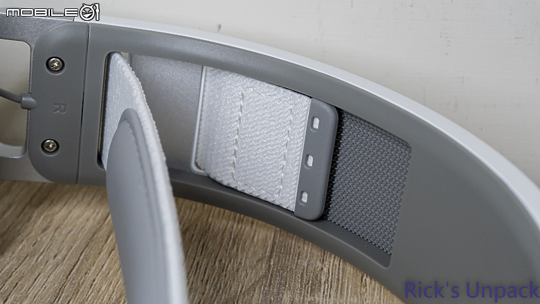 點我看大圖 【開箱】無線三模、增加續航 | CORSAIR HS80 MAX WIRELESS WHITE