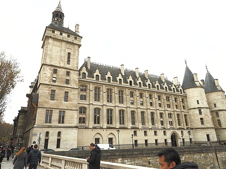 凡爾賽宮(Château de Versailles) — 世界文化遺產 之 凡爾賽宮及其園林(Palace and Park of Versailles) — 外掛巴黎市政廳(Hôtel de Ville)、古監獄(Conciergerie) 、皇家宮殿(Domaine National du Palais-Royal) — 2023年冬季歐洲行旅 第七部