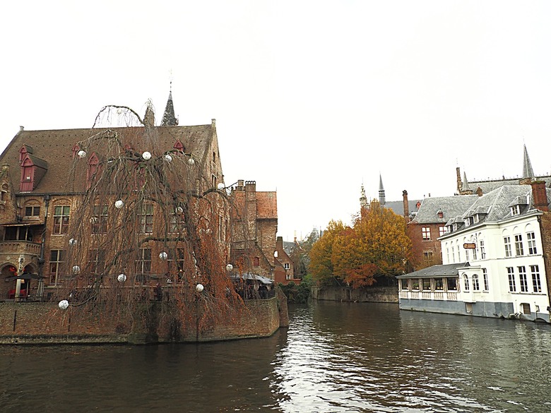 布魯日大廣場(Grote Markt)、大鐘樓(Belfort) 、市政廳(Stadhuis Brugge) 、玫瑰碼頭(Rosary Quay) 、聖母教堂(Onze-Lieve-Vrouwekerk)、貝居安禮修道院(Begijnhofkapel),還有白酒淡菜 — 世界文化遺產 之 布魯日歷史中心(Historic Centre of Brugge) — 2023年冬季歐洲行旅 第五部