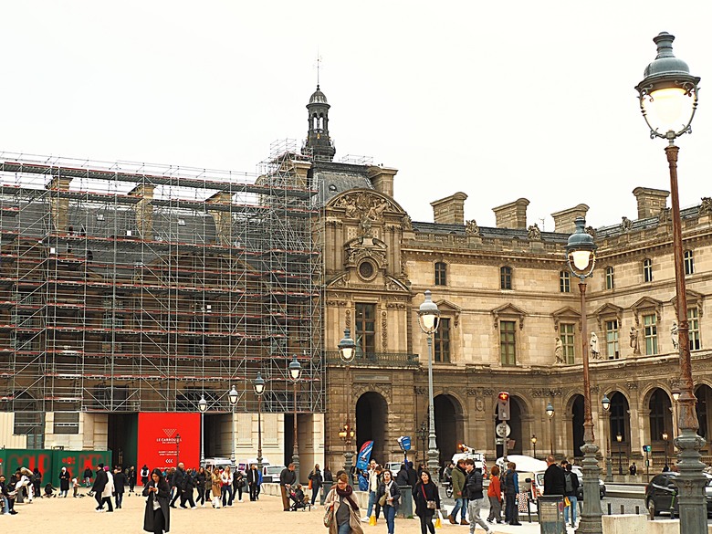 塞納河遊船 (Bateaux-Mouches) 與 羅浮宮(Musée du Louvre)，外掛地窖內享用法式烤田螺與鴨胸 — 世界文化遺產 之 巴黎，塞纳河畔(Paris, Banks of the Seine) — 2023年冬季歐洲行旅 第六部