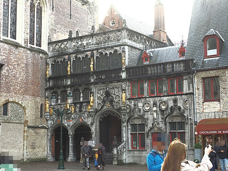 布魯日大廣場(Grote Markt)、大鐘樓(Belfort) 、市政廳(Stadhuis Brugge) 、玫瑰碼頭(Rosary Quay) 、聖母教堂(Onze-Lieve-Vrouwekerk)、貝居安禮修道院(Begijnhofkapel),還有白酒淡菜 — 世界文化遺產 之 布魯日歷史中心(Historic Centre of Brugge) — 2023年冬季歐洲行旅 第五部