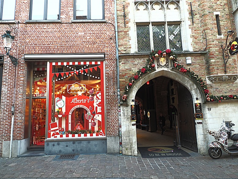 布魯日大廣場(Grote Markt)、大鐘樓(Belfort) 、市政廳(Stadhuis Brugge) 、玫瑰碼頭(Rosary Quay) 、聖母教堂(Onze-Lieve-Vrouwekerk)、貝居安禮修道院(Begijnhofkapel),還有白酒淡菜 — 世界文化遺產 之 布魯日歷史中心(Historic Centre of Brugge) — 2023年冬季歐洲行旅 第五部