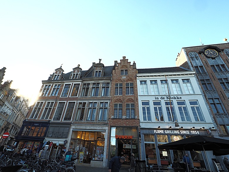 布魯日大廣場(Grote Markt)、大鐘樓(Belfort) 、市政廳(Stadhuis Brugge) 、玫瑰碼頭(Rosary Quay) 、聖母教堂(Onze-Lieve-Vrouwekerk)、貝居安禮修道院(Begijnhofkapel),還有白酒淡菜 — 世界文化遺產 之 布魯日歷史中心(Historic Centre of Brugge) — 2023年冬季歐洲行旅 第五部
