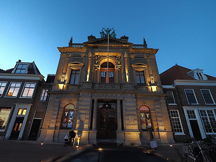 哈倫(Haarlem)市區、聖巴弗教堂(St.-Bavokerk)、桑斯安斯(Zaanse Schans)風車村、福倫丹(Volendam)午餐、羊角村(Giethoorn)遊船 — 荷蘭鄉間風光 — 2023年冬季歐洲行旅 第二部