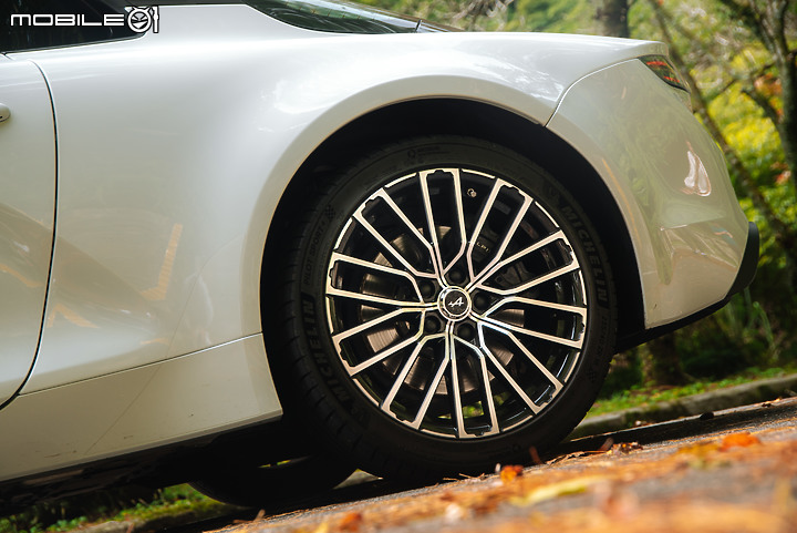 Alpine A110 試駕|羽量級絕佳操控,令人愛不釋手的法系小跑車!