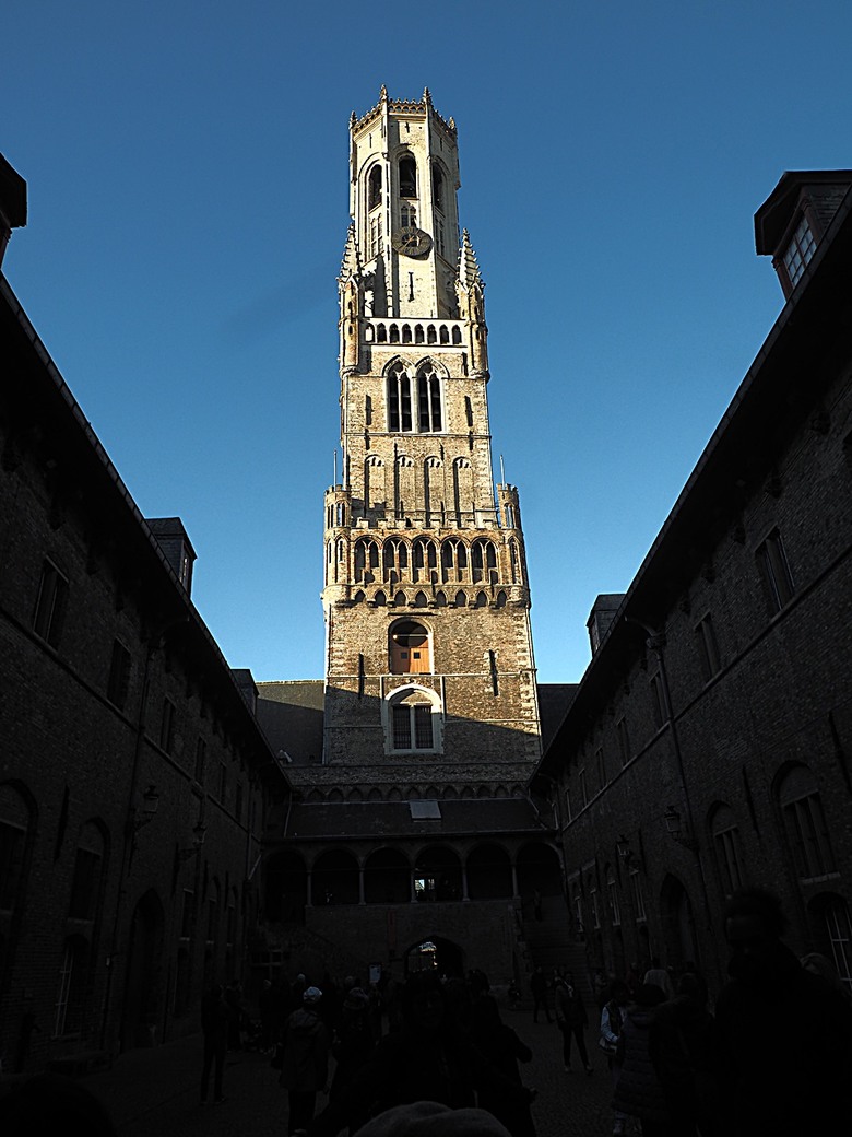 布魯日大廣場(Grote Markt)、大鐘樓(Belfort) 、市政廳(Stadhuis Brugge) 、玫瑰碼頭(Rosary Quay) 、聖母教堂(Onze-Lieve-Vrouwekerk)、貝居安禮修道院(Begijnhofkapel),還有白酒淡菜 — 世界文化遺產 之 布魯日歷史中心(Historic Centre of Brugge) — 2023年冬季歐洲行旅 第五部