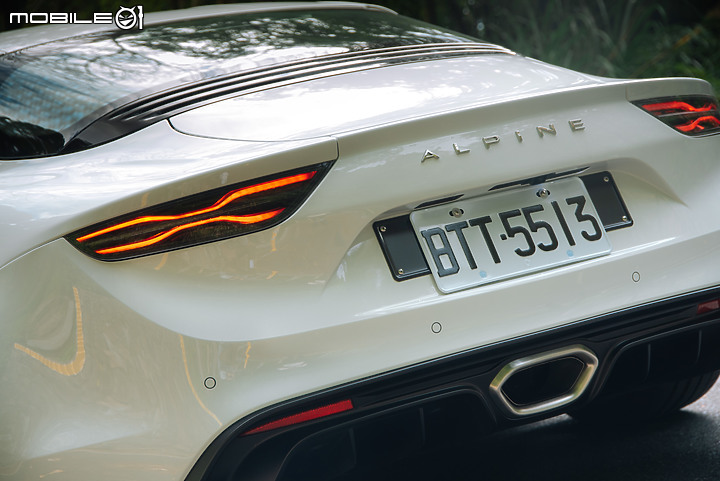 Alpine A110 試駕|羽量級絕佳操控,令人愛不釋手的法系小跑車!