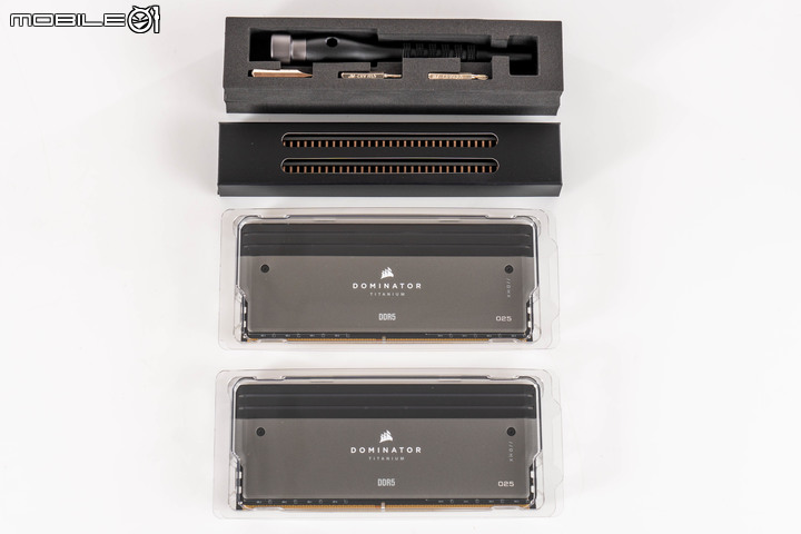 CORSAIR DOMINATOR TITANIUM FIRST EDITION DDR5 記憶體開箱實測 以可換模組搭配炫麗燈效設計