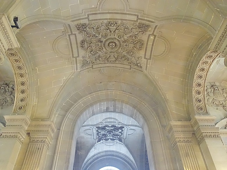 塞納河遊船 (Bateaux-Mouches) 與 羅浮宮(Musée du Louvre),外掛地窖內享用法式烤田螺與鴨胸 — 世界文化遺產 之 巴黎,塞纳河畔(Paris, Banks of the Seine) — 2023年冬季歐洲行旅 第六部