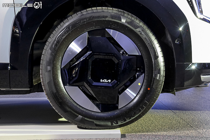 【採訪】Kia 純電七人旗艦「EV9」雙車型 279.9 / 299.9 萬元展開預售，另提供旋轉 / 尊榮六人座椅選配！