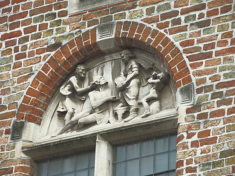 布魯日大廣場(Grote Markt)、大鐘樓(Belfort) 、市政廳(Stadhuis Brugge) 、玫瑰碼頭(Rosary Quay) 、聖母教堂(Onze-Lieve-Vrouwekerk)、貝居安禮修道院(Begijnhofkapel)，還有白酒淡菜 — 世界文化遺產 之 布魯日歷史中心(Historic Centre of Brugge) — 2023年冬季歐洲行旅 第五部