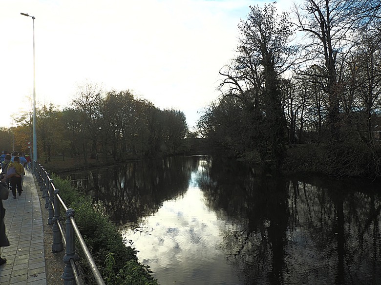 布魯日大廣場(Grote Markt)、大鐘樓(Belfort) 、市政廳(Stadhuis Brugge) 、玫瑰碼頭(Rosary Quay) 、聖母教堂(Onze-Lieve-Vrouwekerk)、貝居安禮修道院(Begijnhofkapel),還有白酒淡菜 — 世界文化遺產 之 布魯日歷史中心(Historic Centre of Brugge) — 2023年冬季歐洲行旅 第五部