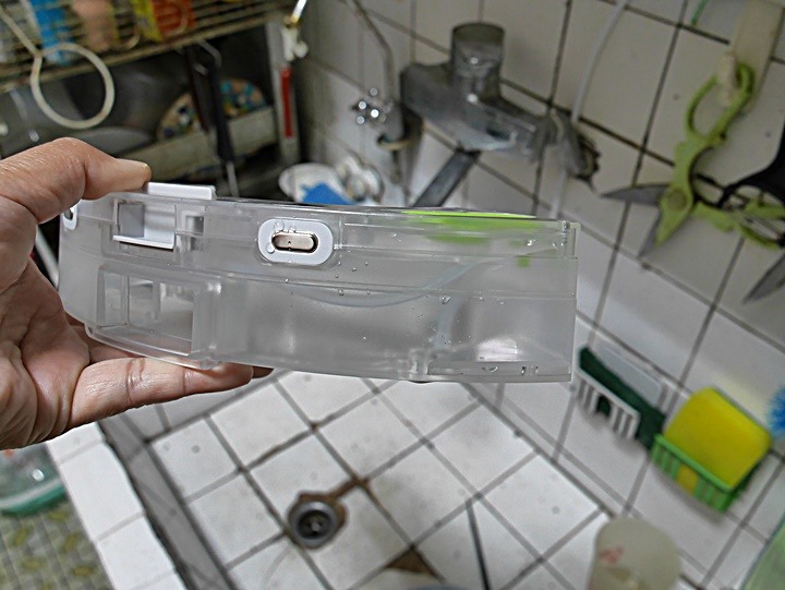 LG PuriCare™ 雙變頻除濕機 feat. CordZero™ R5T 濕拖清潔機器人 (自動除塵) 使用心得分享 — 在溼冷的天氣中享受乾爽又自動變乾淨的環境
