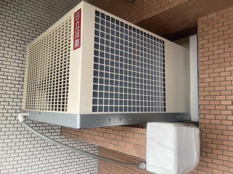 開箱文:HITACHI 日立變頻窗型冷暖氣-左側吹 RA-28HV1