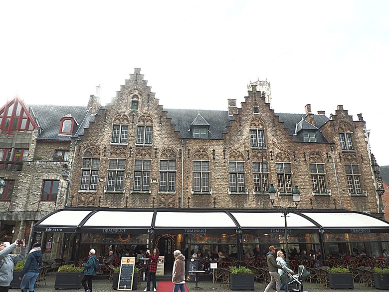 布魯日大廣場(Grote Markt)、大鐘樓(Belfort) 、市政廳(Stadhuis Brugge) 、玫瑰碼頭(Rosary Quay) 、聖母教堂(Onze-Lieve-Vrouwekerk)、貝居安禮修道院(Begijnhofkapel),還有白酒淡菜 — 世界文化遺產 之 布魯日歷史中心(Historic Centre of Brugge) — 2023年冬季歐洲行旅 第五部