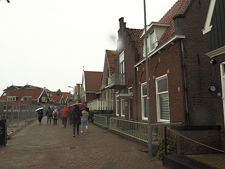哈倫(Haarlem)市區、聖巴弗教堂(St.-Bavokerk)、桑斯安斯(Zaanse Schans)風車村、福倫丹(Volendam)午餐、羊角村(Giethoorn)遊船 — 荷蘭鄉間風光 — 2023年冬季歐洲行旅 第二部