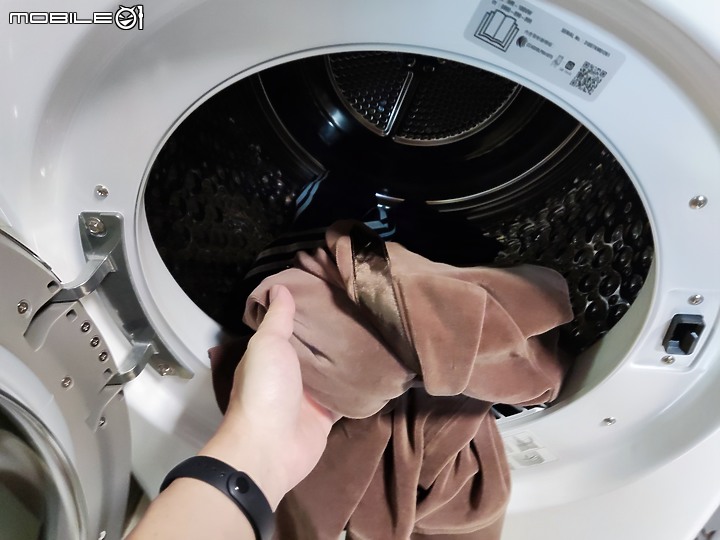 【 開箱分享 】LG WR-100VW 免曬衣智慧乾衣機，實現烘衣自由的白色小精靈！