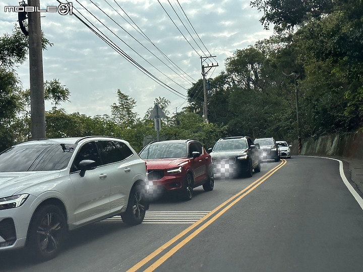 點我看大圖 一望無際的VOLVO!!! 參加VOLVO野餐生活節