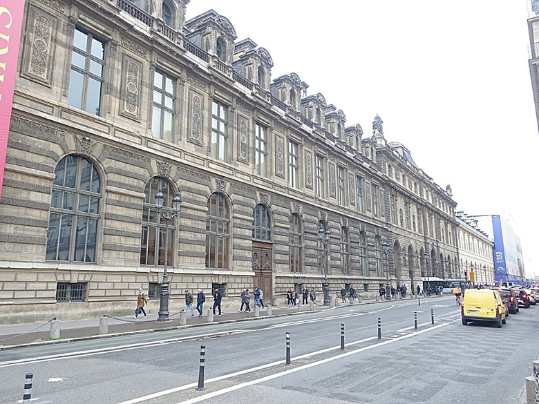 塞納河遊船 (Bateaux-Mouches) 與 羅浮宮(Musée du Louvre),外掛地窖內享用法式烤田螺與鴨胸 — 世界文化遺產 之 巴黎,塞纳河畔(Paris, Banks of the Seine) — 2023年冬季歐洲行旅 第六部