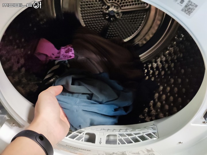 【 開箱分享 】LG WR-100VW 免曬衣智慧乾衣機，實現烘衣自由的白色小精靈！