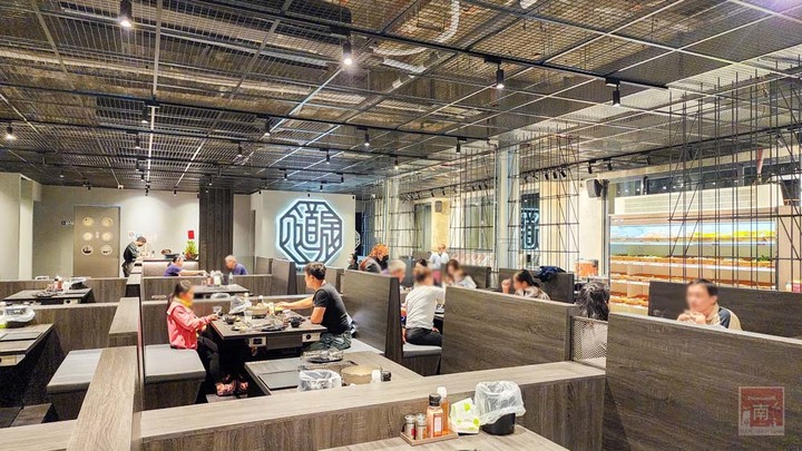 【臺南美食】韓式火烤兩吃Plus+版來台南,韓式烤肉和火鍋無限量供應,共超過80款吃到飽食材,現切肉品及當日直送海鮮~八道晟台南崇明店 - 南人幫