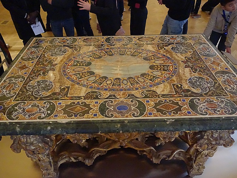 塞納河遊船 (Bateaux-Mouches) 與 羅浮宮(Musée du Louvre),外掛地窖內享用法式烤田螺與鴨胸 — 世界文化遺產 之 巴黎,塞纳河畔(Paris, Banks of the Seine) — 2023年冬季歐洲行旅 第六部