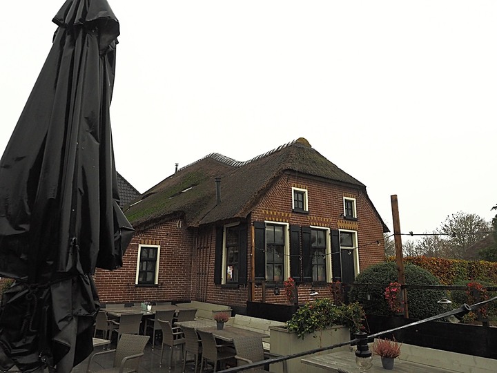 哈倫(Haarlem)市區、聖巴弗教堂(St.-Bavokerk)、桑斯安斯(Zaanse Schans)風車村、福倫丹(Volendam)午餐、羊角村(Giethoorn)遊船 — 荷蘭鄉間風光 — 2023年冬季歐洲行旅 第二部