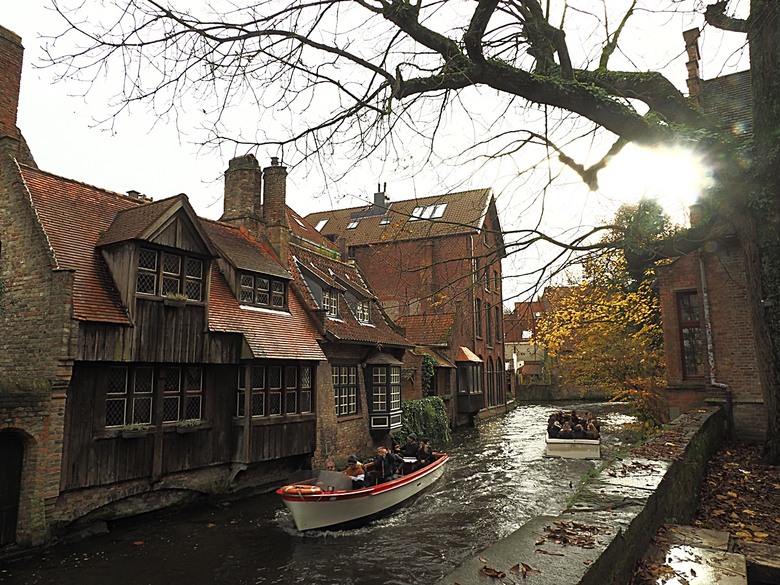 布魯日大廣場(Grote Markt)、大鐘樓(Belfort) 、市政廳(Stadhuis Brugge) 、玫瑰碼頭(Rosary Quay) 、聖母教堂(Onze-Lieve-Vrouwekerk)、貝居安禮修道院(Begijnhofkapel),還有白酒淡菜 — 世界文化遺產 之 布魯日歷史中心(Historic Centre of Brugge) — 2023年冬季歐洲行旅 第五部