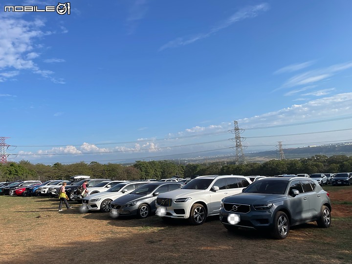 點我看大圖 一望無際的VOLVO!!! 參加VOLVO野餐生活節