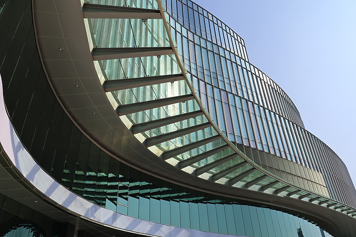 Canon RF-S 10-18mm f/4.5-6.3 IS STM 評測報告｜攝錄皆宜、僅 150g 的隨身超廣角鏡頭！