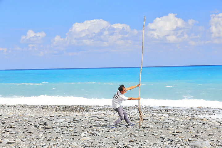 點我看大圖 (映像旅行) 徜徉太平洋湛藍海濱in台東feat. Ford Kuga EcoBoost® 180 ST-Line Sport(荒島藍)