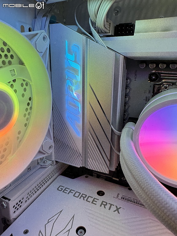 點我看大圖 開箱 AMD AM5 銀白鷹神 X670E AORUS PRO X 聖誕白