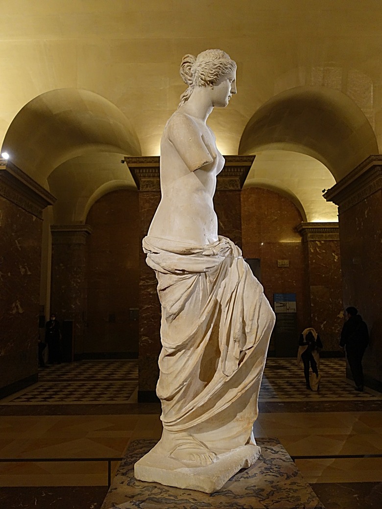 塞納河遊船 (Bateaux-Mouches) 與 羅浮宮(Musée du Louvre),外掛地窖內享用法式烤田螺與鴨胸 — 世界文化遺產 之 巴黎,塞纳河畔(Paris, Banks of the Seine) — 2023年冬季歐洲行旅 第六部