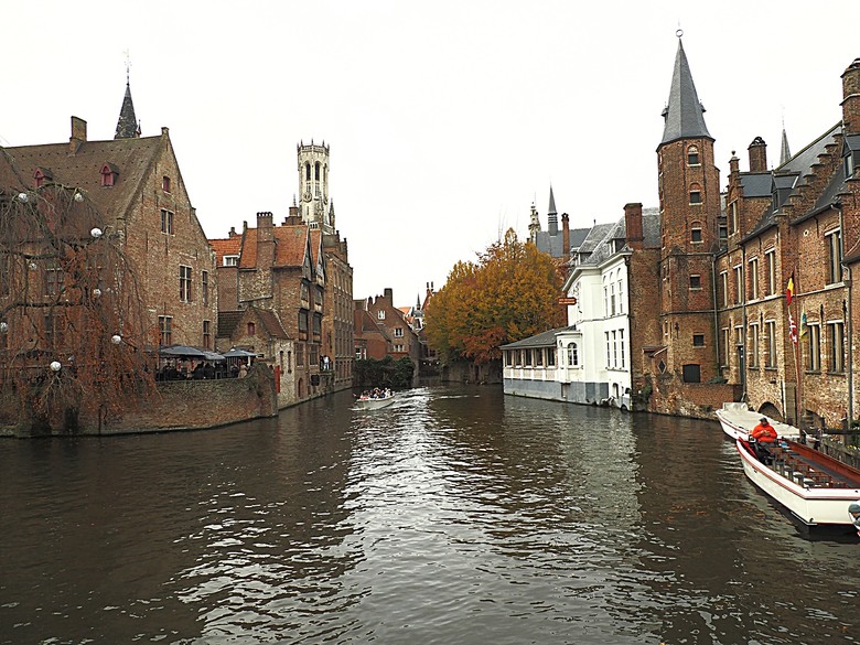布魯日大廣場(Grote Markt)、大鐘樓(Belfort) 、市政廳(Stadhuis Brugge) 、玫瑰碼頭(Rosary Quay) 、聖母教堂(Onze-Lieve-Vrouwekerk)、貝居安禮修道院(Begijnhofkapel),還有白酒淡菜 — 世界文化遺產 之 布魯日歷史中心(Historic Centre of Brugge) — 2023年冬季歐洲行旅 第五部