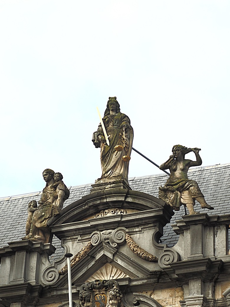 布魯日大廣場(Grote Markt)、大鐘樓(Belfort) 、市政廳(Stadhuis Brugge) 、玫瑰碼頭(Rosary Quay) 、聖母教堂(Onze-Lieve-Vrouwekerk)、貝居安禮修道院(Begijnhofkapel),還有白酒淡菜 — 世界文化遺產 之 布魯日歷史中心(Historic Centre of Brugge) — 2023年冬季歐洲行旅 第五部