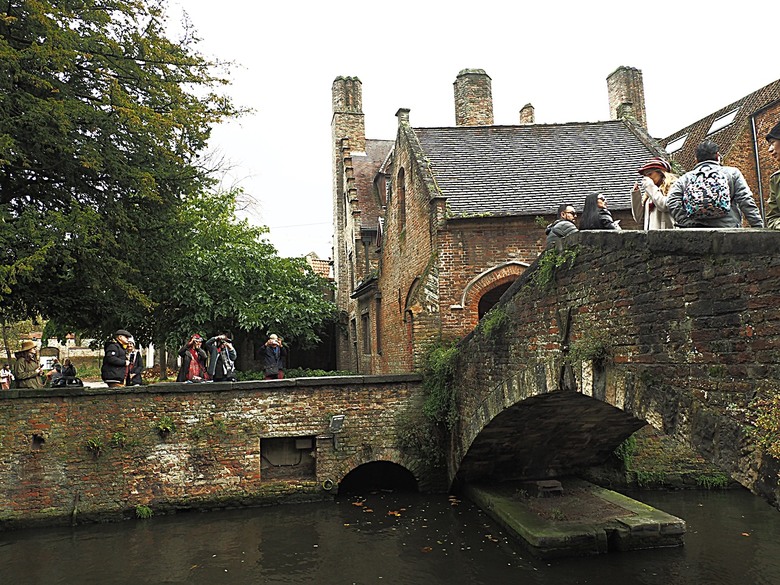 布魯日大廣場(Grote Markt)、大鐘樓(Belfort) 、市政廳(Stadhuis Brugge) 、玫瑰碼頭(Rosary Quay) 、聖母教堂(Onze-Lieve-Vrouwekerk)、貝居安禮修道院(Begijnhofkapel),還有白酒淡菜 — 世界文化遺產 之 布魯日歷史中心(Historic Centre of Brugge) — 2023年冬季歐洲行旅 第五部