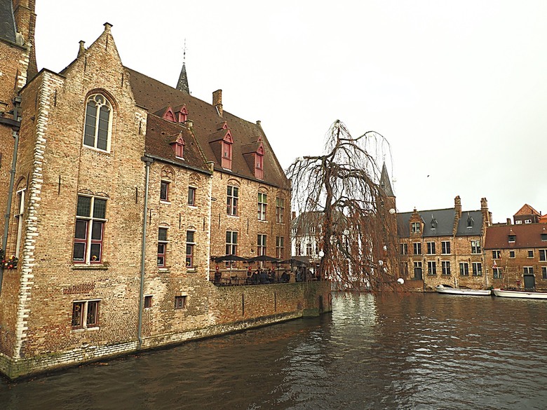 布魯日大廣場(Grote Markt)、大鐘樓(Belfort) 、市政廳(Stadhuis Brugge) 、玫瑰碼頭(Rosary Quay) 、聖母教堂(Onze-Lieve-Vrouwekerk)、貝居安禮修道院(Begijnhofkapel),還有白酒淡菜 — 世界文化遺產 之 布魯日歷史中心(Historic Centre of Brugge) — 2023年冬季歐洲行旅 第五部