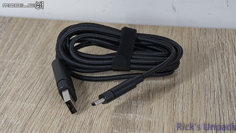 點我看大圖 【開箱】無線三模、增加續航 | CORSAIR HS80 MAX WIRELESS WHITE