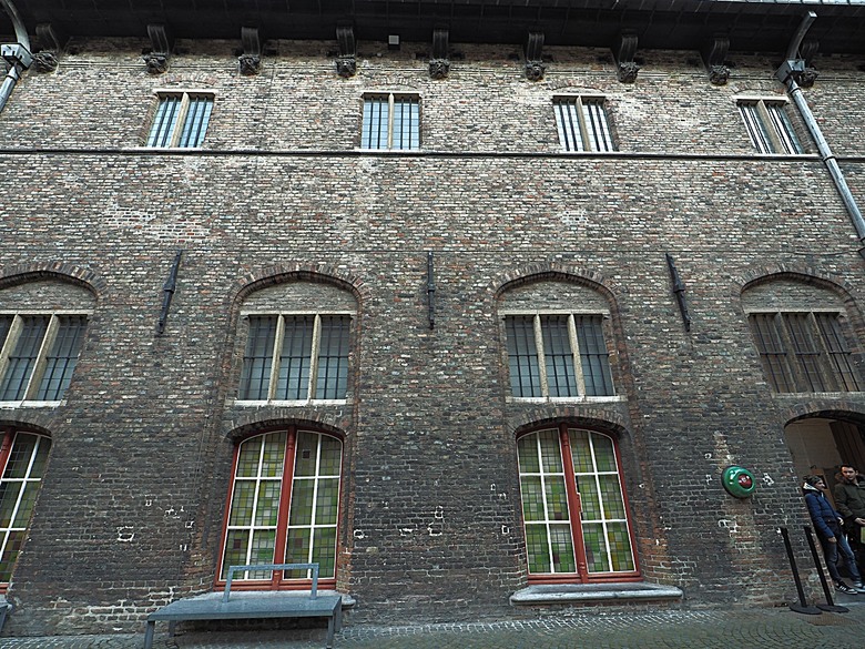 布魯日大廣場(Grote Markt)、大鐘樓(Belfort) 、市政廳(Stadhuis Brugge) 、玫瑰碼頭(Rosary Quay) 、聖母教堂(Onze-Lieve-Vrouwekerk)、貝居安禮修道院(Begijnhofkapel),還有白酒淡菜 — 世界文化遺產 之 布魯日歷史中心(Historic Centre of Brugge) — 2023年冬季歐洲行旅 第五部