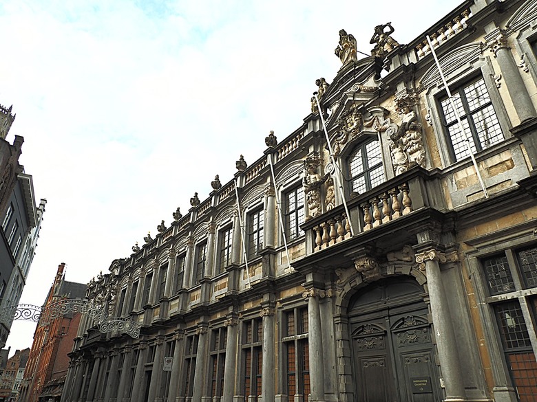 布魯日大廣場(Grote Markt)、大鐘樓(Belfort) 、市政廳(Stadhuis Brugge) 、玫瑰碼頭(Rosary Quay) 、聖母教堂(Onze-Lieve-Vrouwekerk)、貝居安禮修道院(Begijnhofkapel),還有白酒淡菜 — 世界文化遺產 之 布魯日歷史中心(Historic Centre of Brugge) — 2023年冬季歐洲行旅 第五部