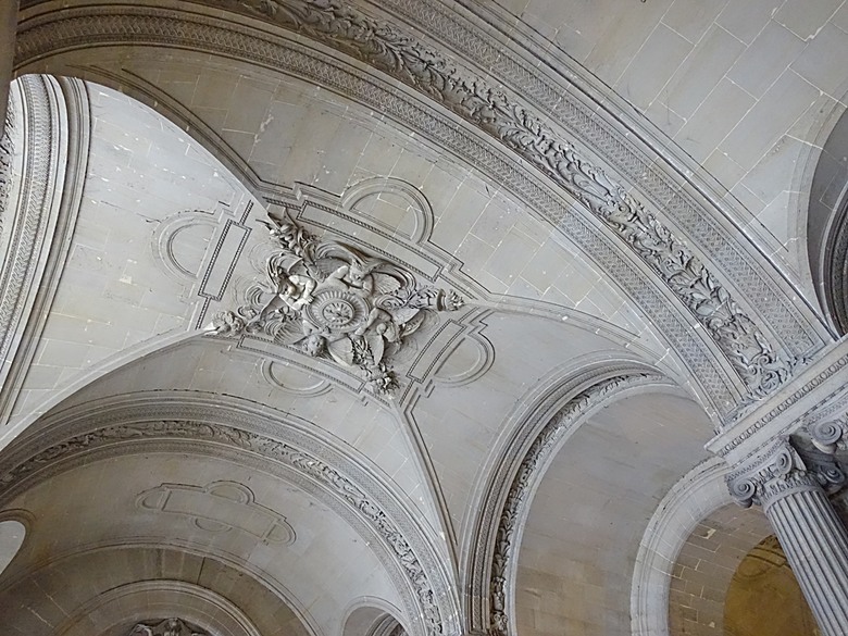 塞納河遊船 (Bateaux-Mouches) 與 羅浮宮(Musée du Louvre)，外掛地窖內享用法式烤田螺與鴨胸 — 世界文化遺產 之 巴黎，塞纳河畔(Paris, Banks of the Seine) — 2023年冬季歐洲行旅 第六部