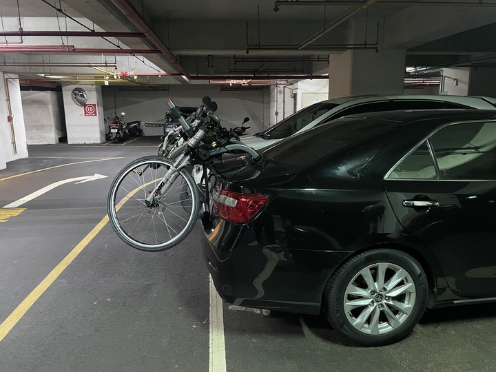 車尾活動式腳踏車架，這樣架有算遮蓋車牌嗎？