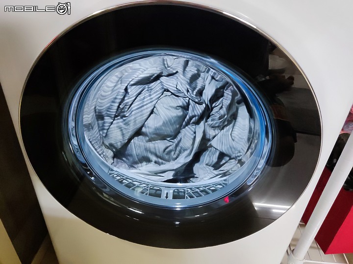 【 開箱分享 】LG WR-100VW 免曬衣智慧乾衣機，實現烘衣自由的白色小精靈！